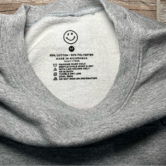 JUNK FOOD CLOTHING Coca Cola Polar Bear Cropped Sweatshirt - Picture 3 of 5